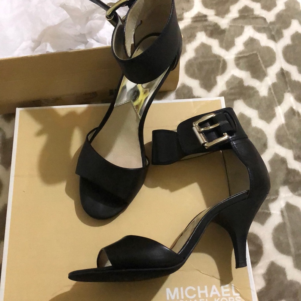 Shoes - Picture 2 of 4